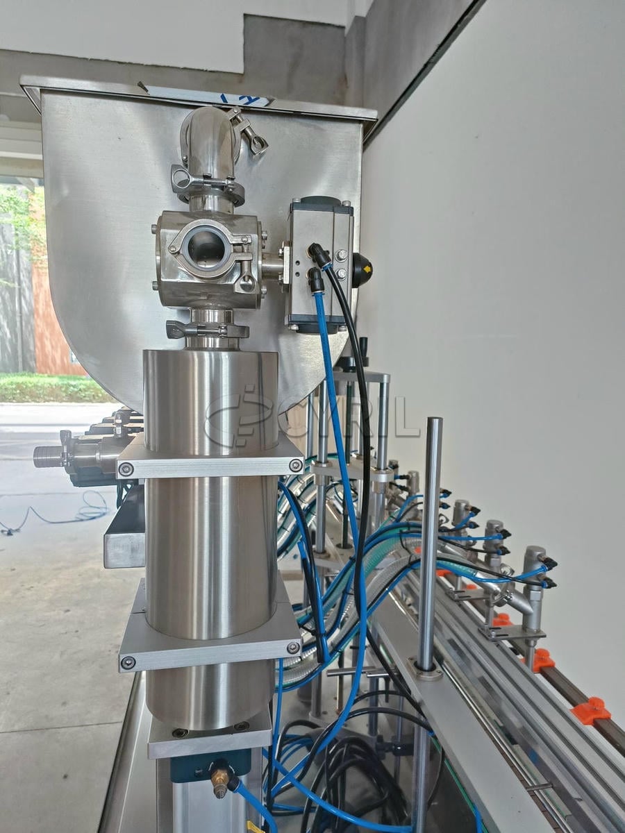 Fully automatic eight-head gear pump filling machine