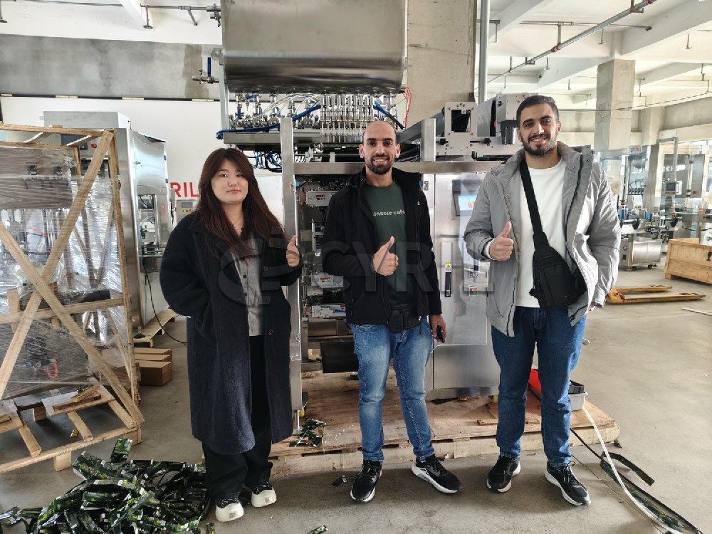 The field acceptance of the multi-row packaging machine was successful! Customers visited the factory in person and highly recognized the equipment performance and production efficiency.