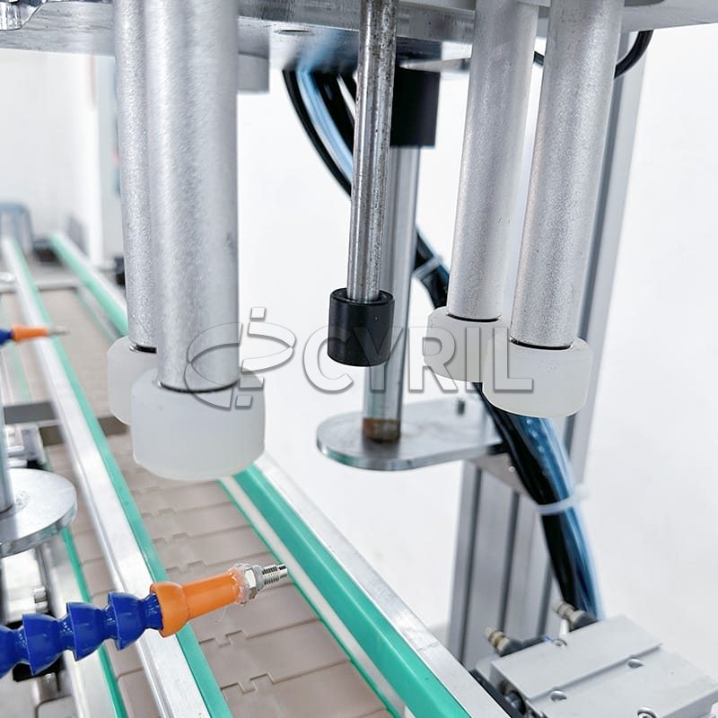 Fully automatic four-claw capping machine
