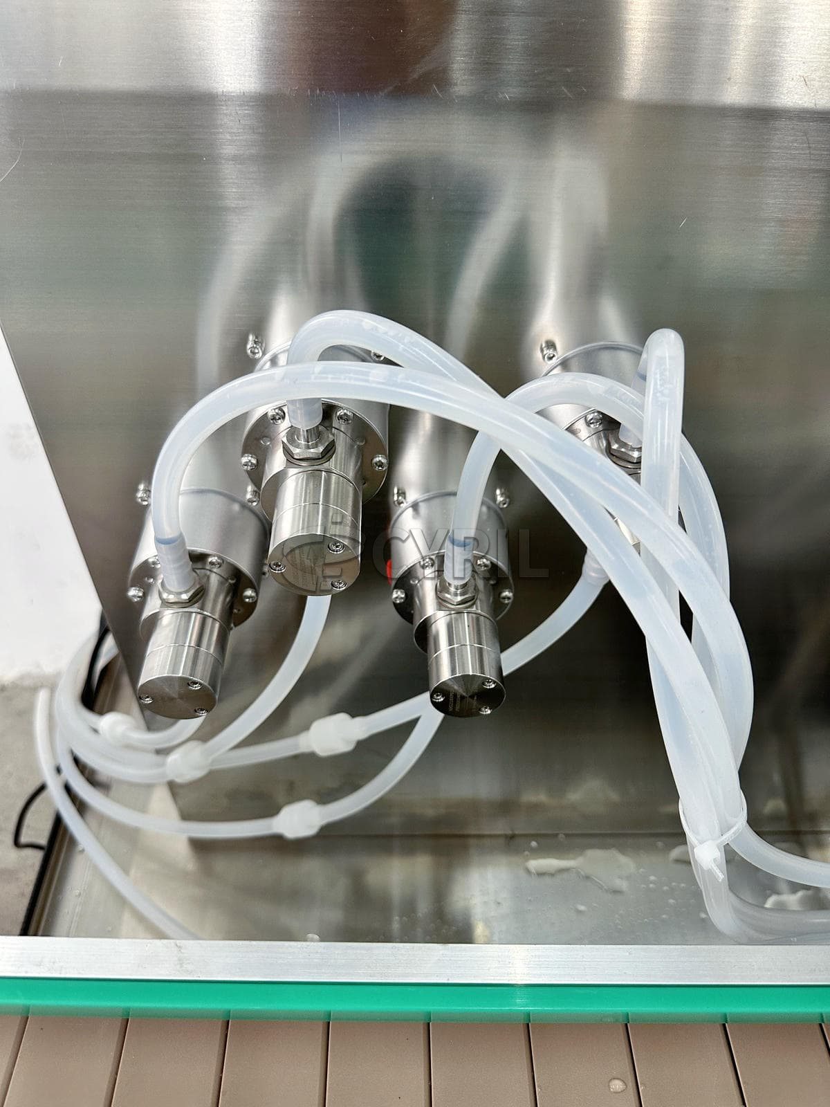 Fully automatic four-head magnetic pump filling machine