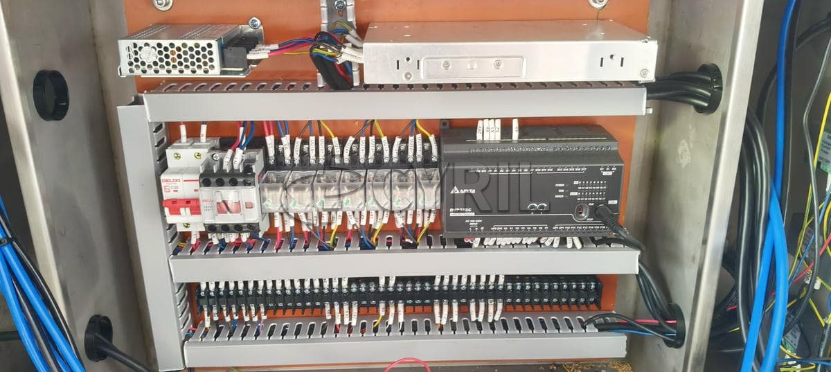 Fully automatic six-head magnetic pump filling machine