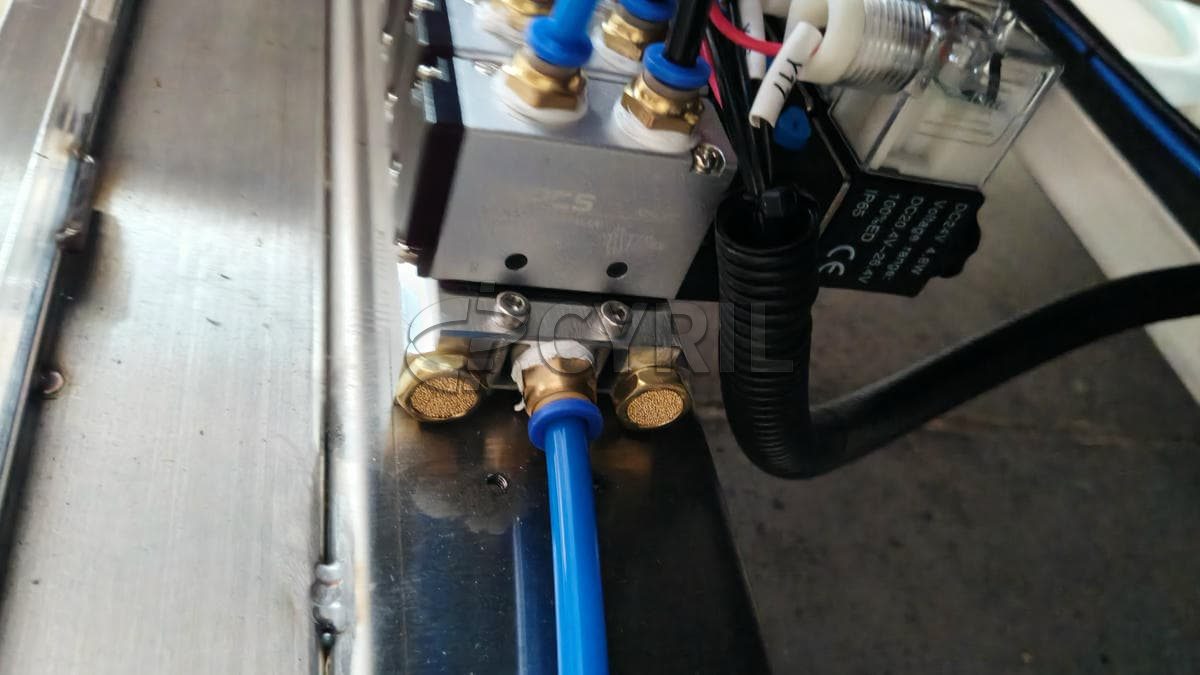 Fully automatic four-head paste filling machine