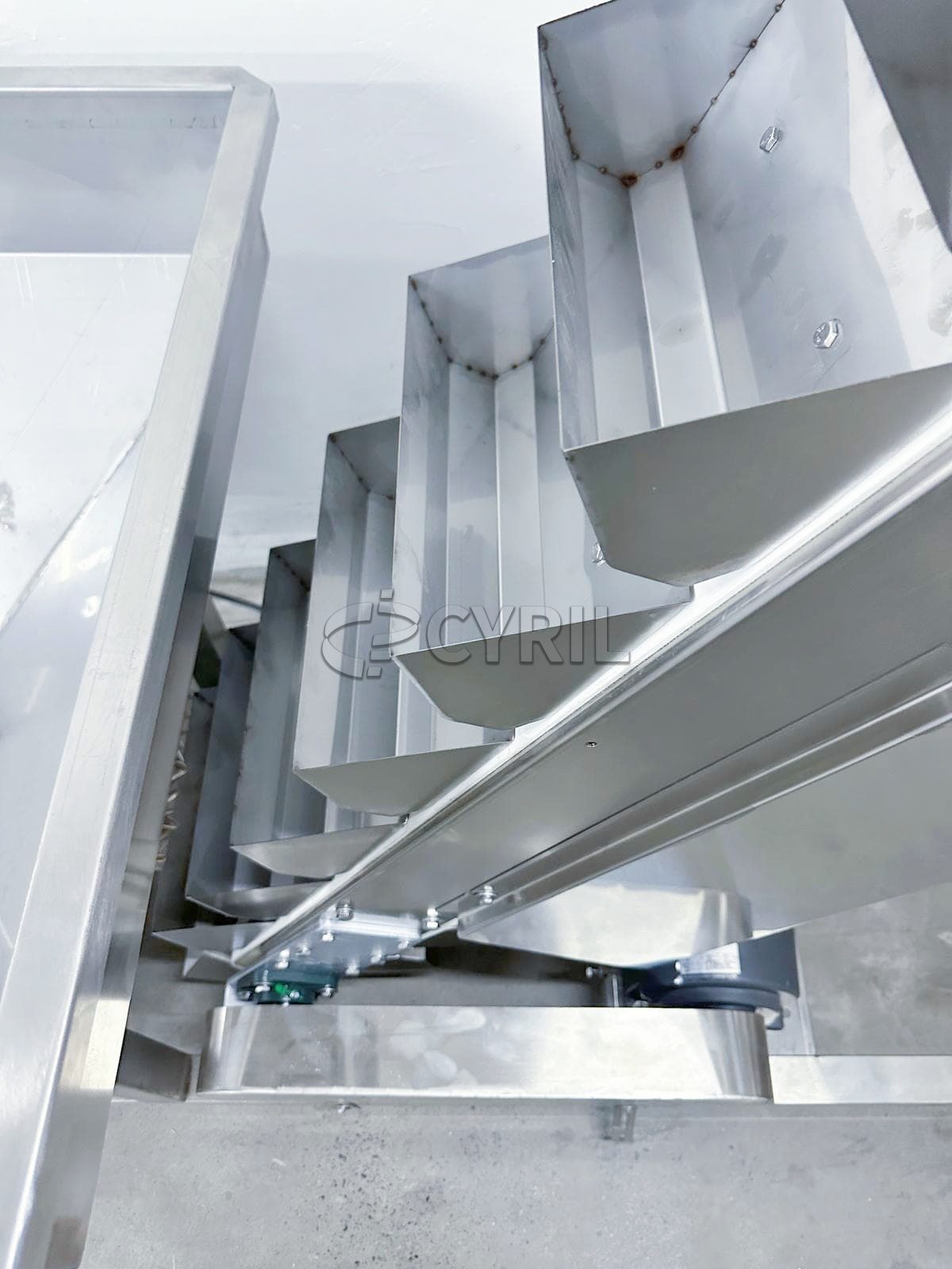 Four-head weighing granule filling machine