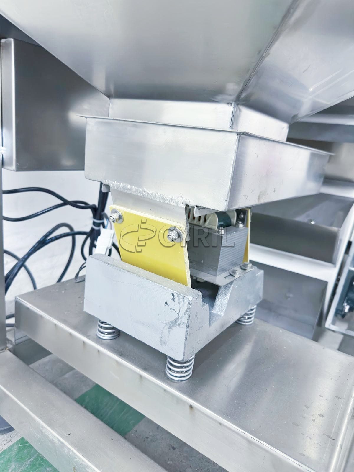 Four-head weighing granule filling machine