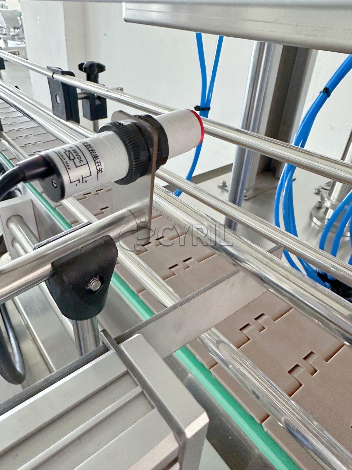 Fully automatic eight-head paste filling machine