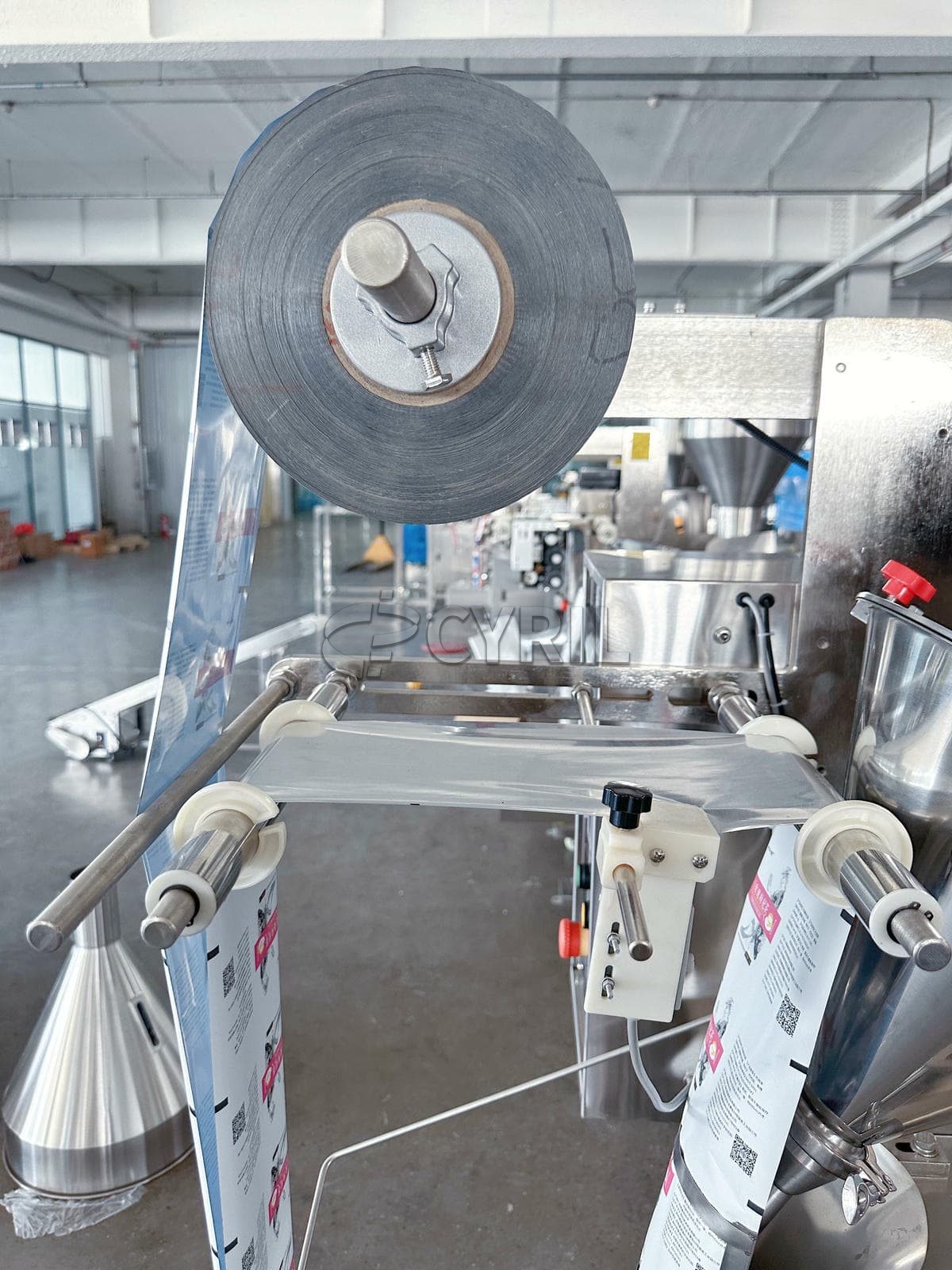 Powder packaging machine + inclined push