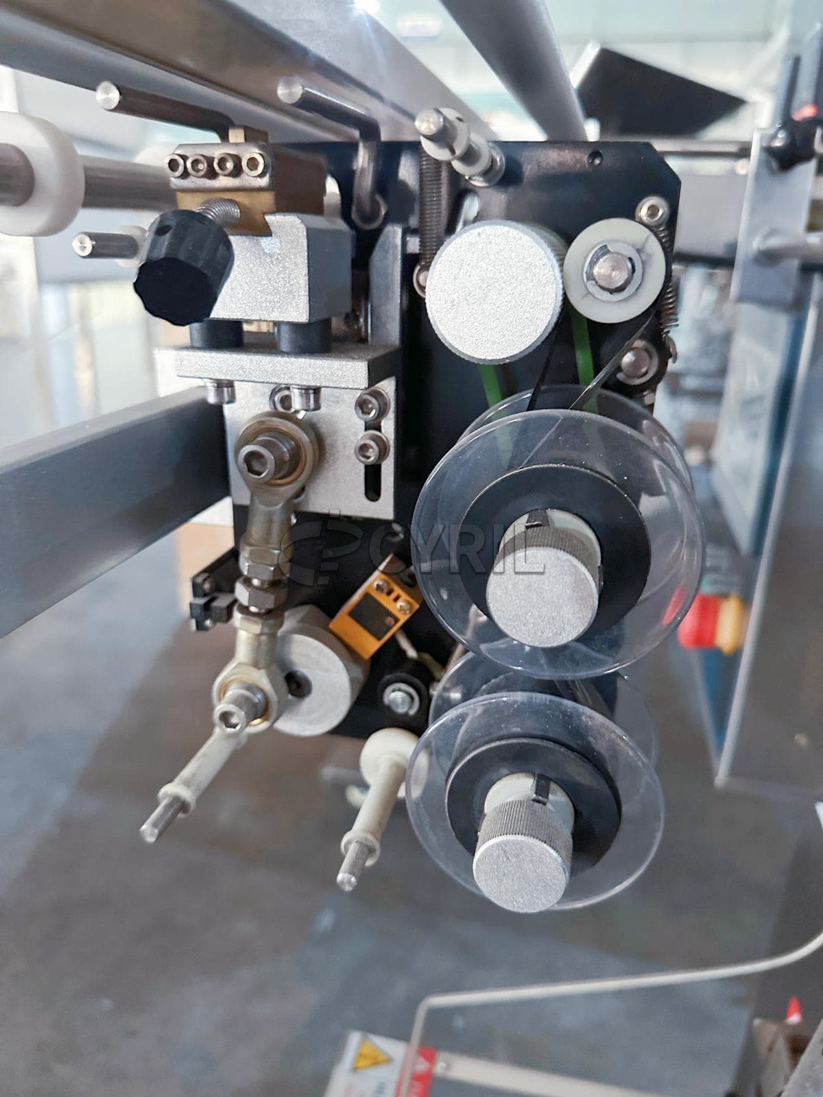 Three-edge sealing granule packaging machine