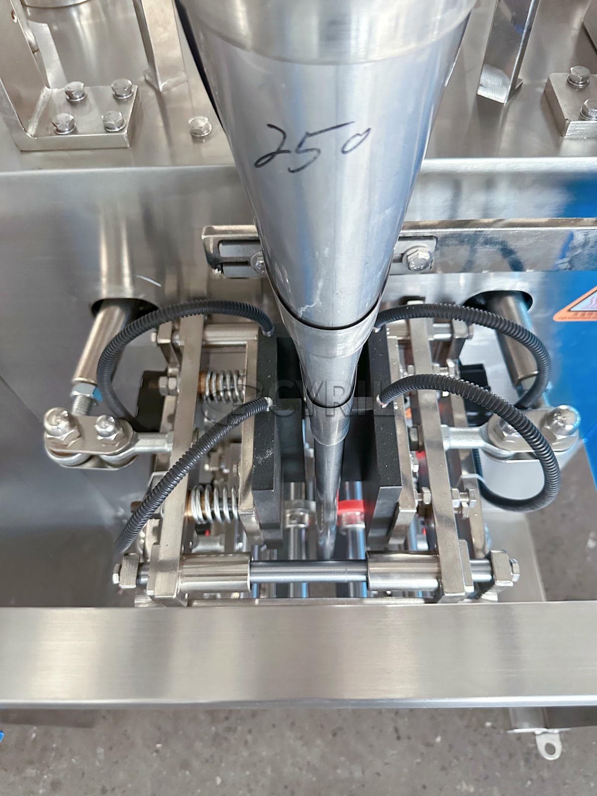 Four edge-sealing two-row carousel packaging machine