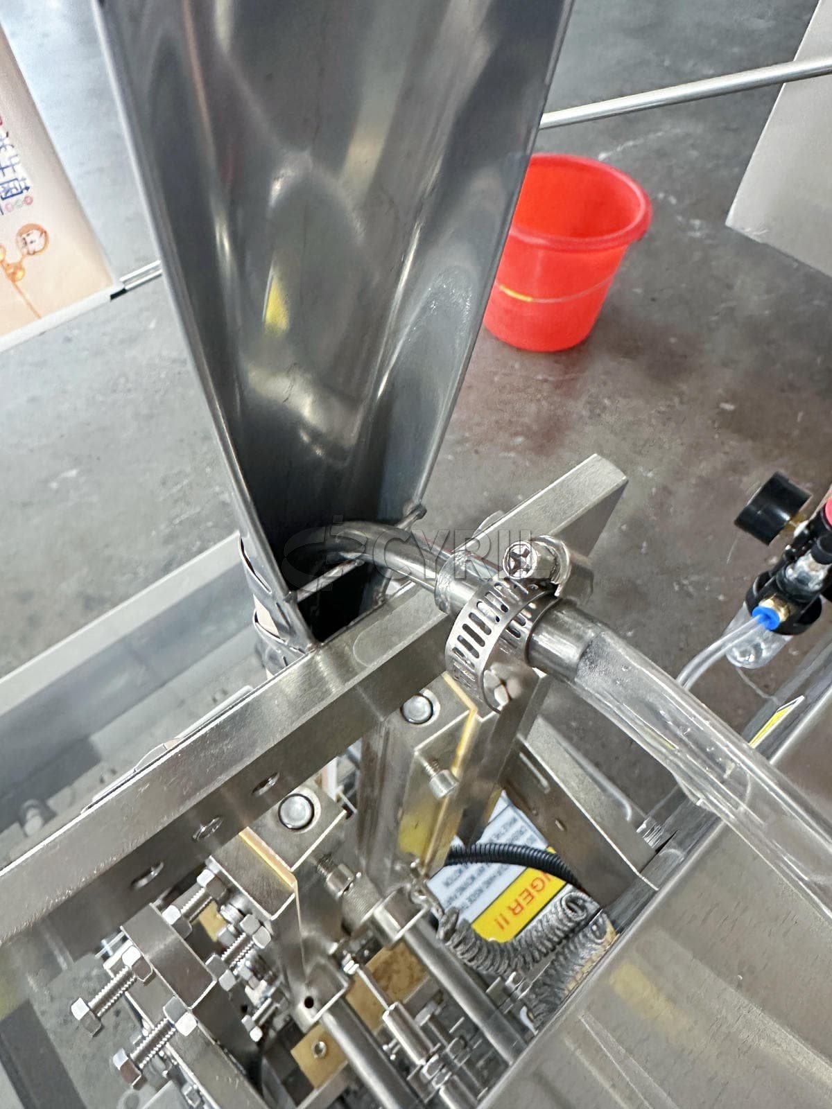 Liquid packaging machine-back seal-rounded corners and special shapes