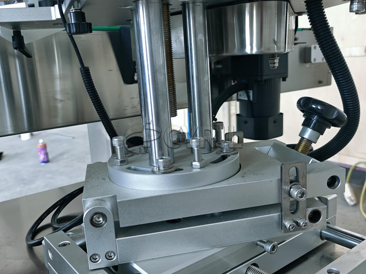 Single side labeling machine