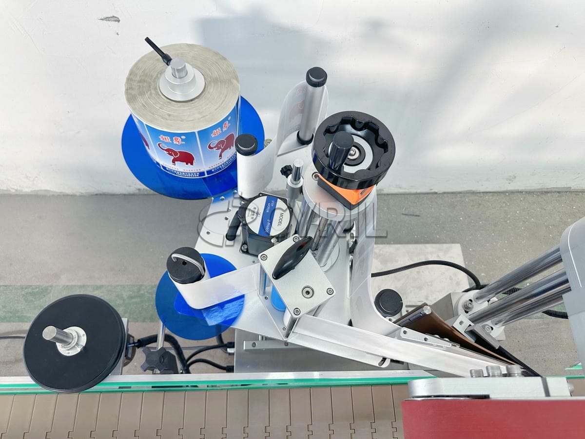 Desktop single side labeling machine