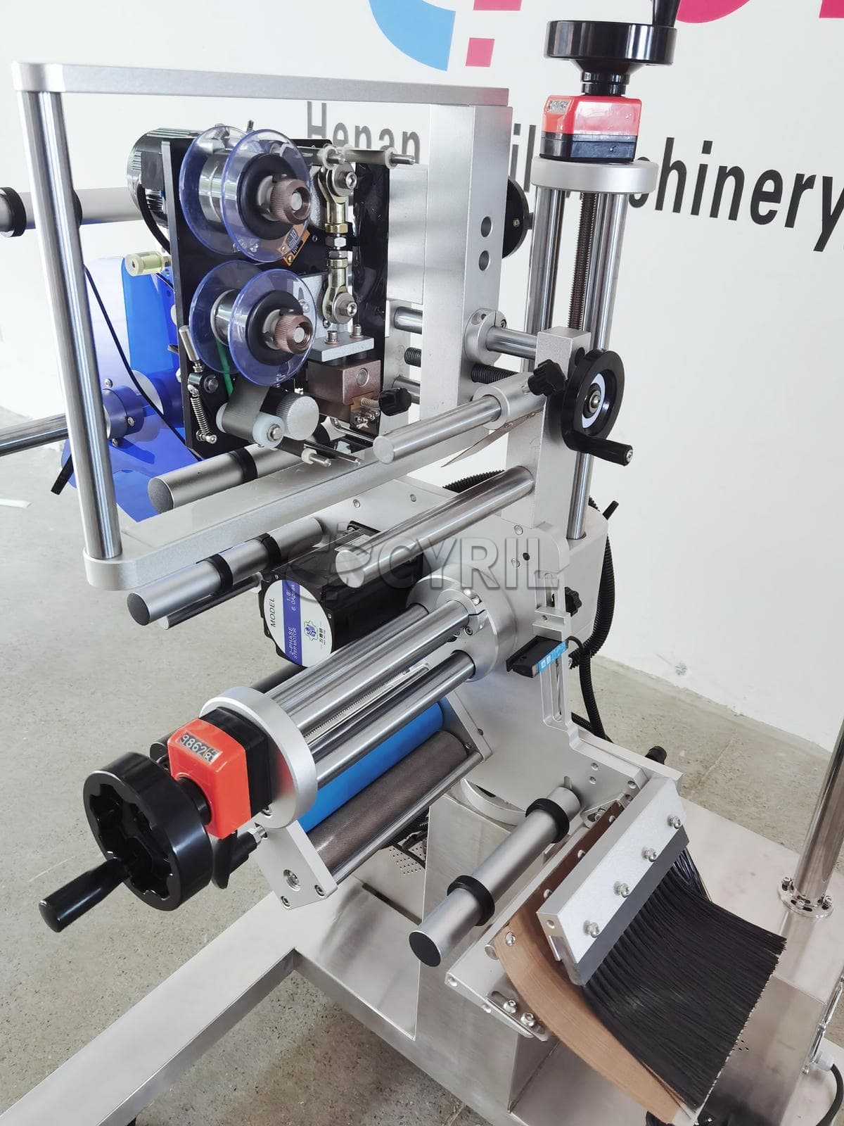 Assembly line labeling machine+flat type