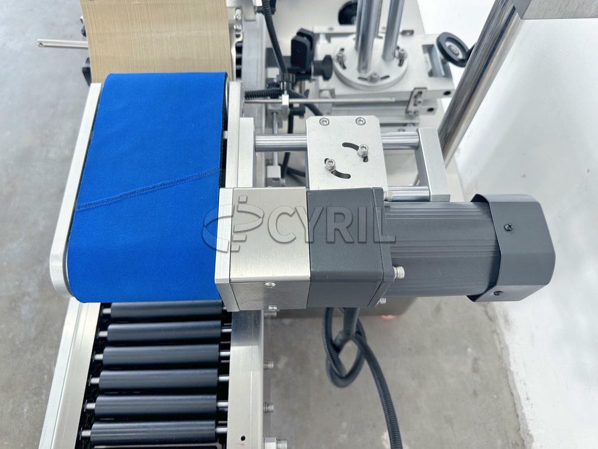 Fully automatic roller flat labeling machine