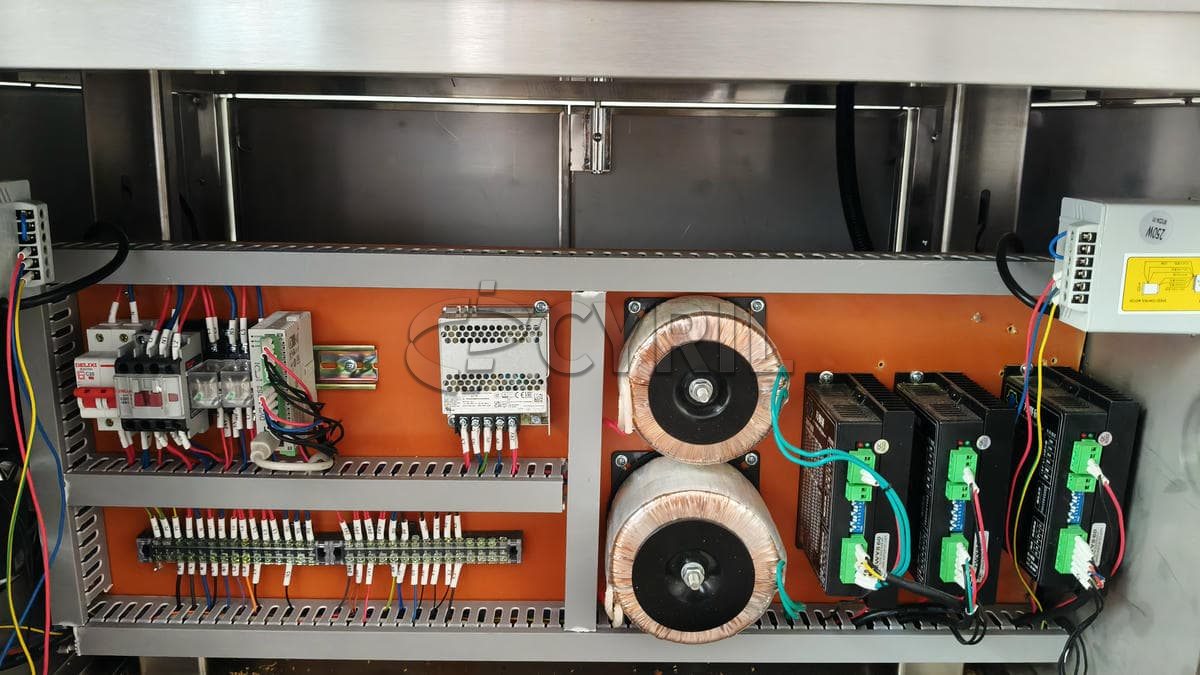 Upper and lower plane labeling machine