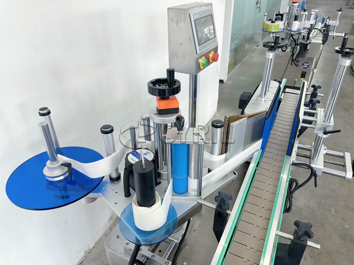 Fully automatic round bottle rolling labeling machine
