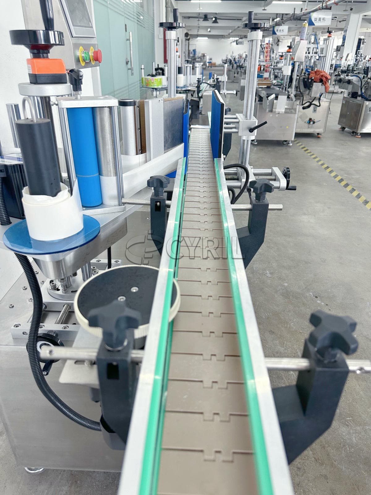 Fully automatic round bottle rolling labeling machine