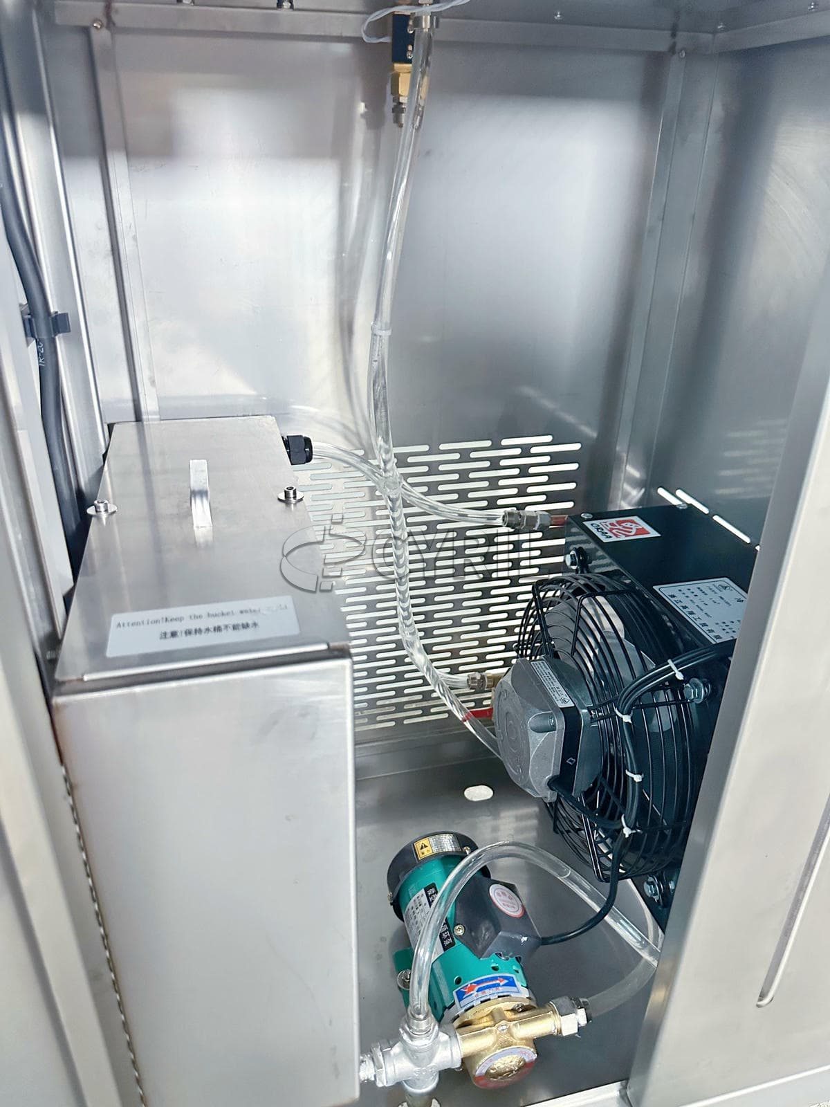Vertical aluminum foil water-cooled sealing machine