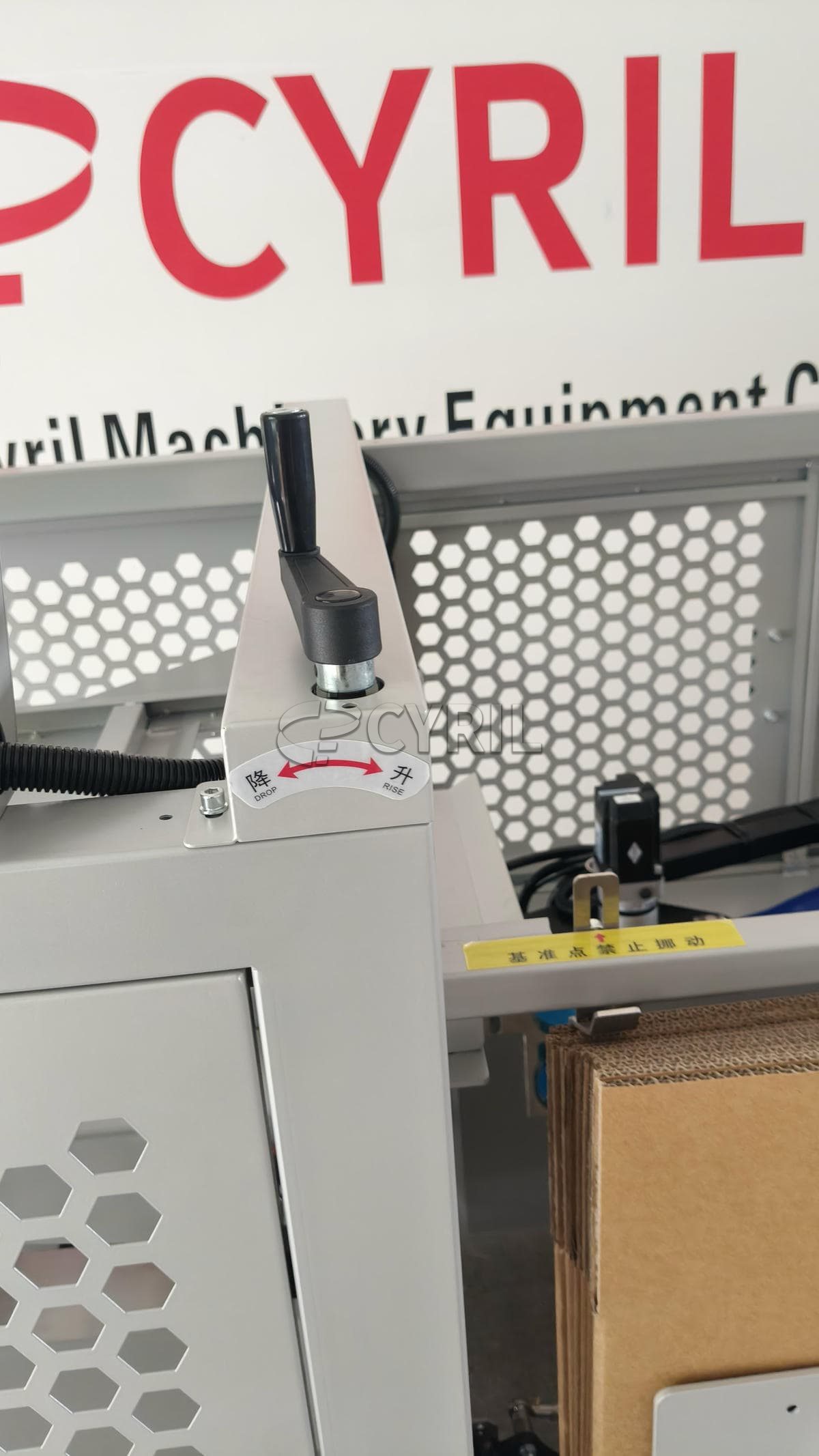 Unpacking and sealing machine
