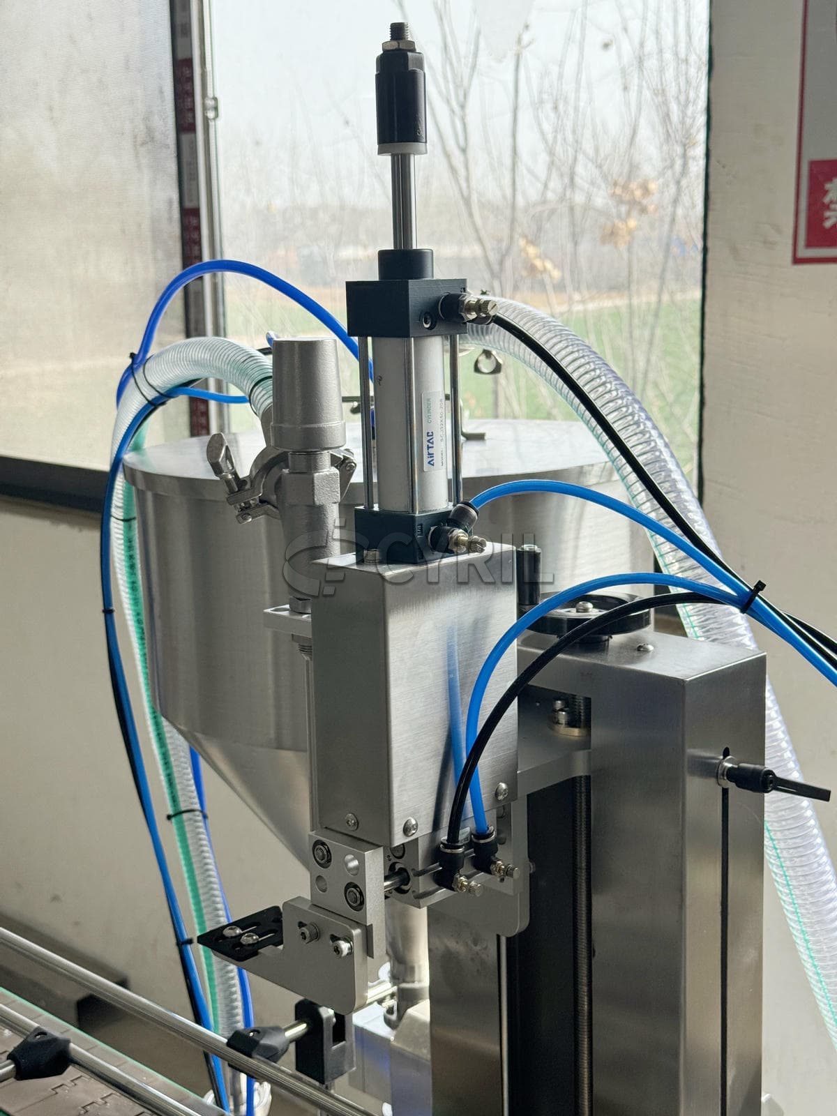 Single head gear pump round bucket filling machine