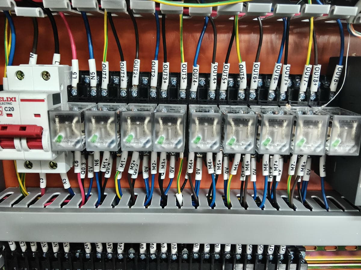 Six-head magnetic pump filling machine