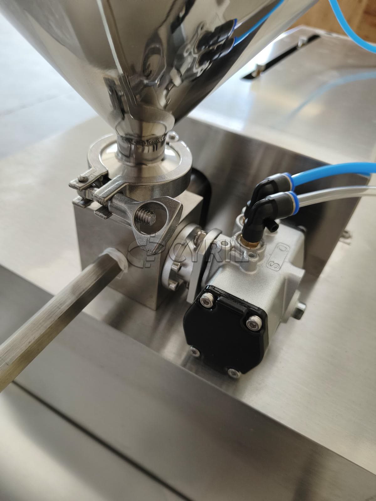 Needle filling machine