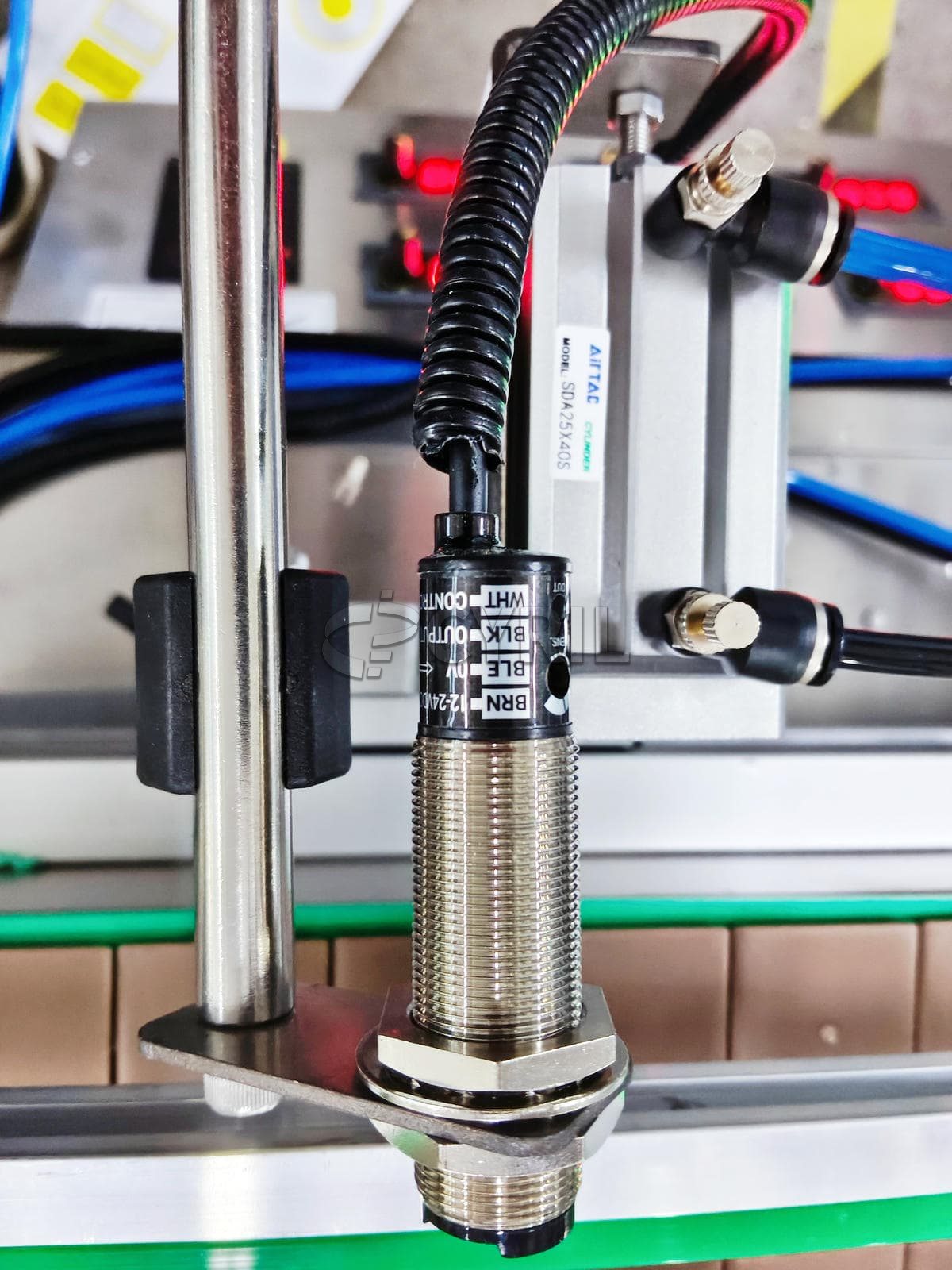 Desktop eight-head magnetic pump filling machine