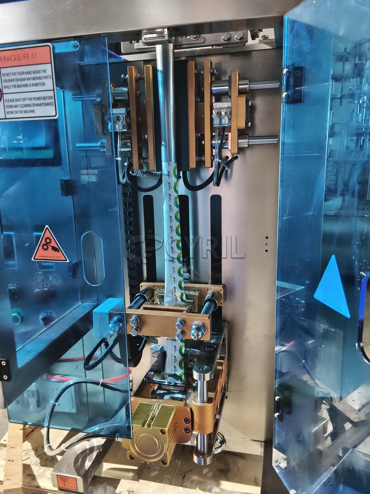 Incline push back sealing powder packaging machine