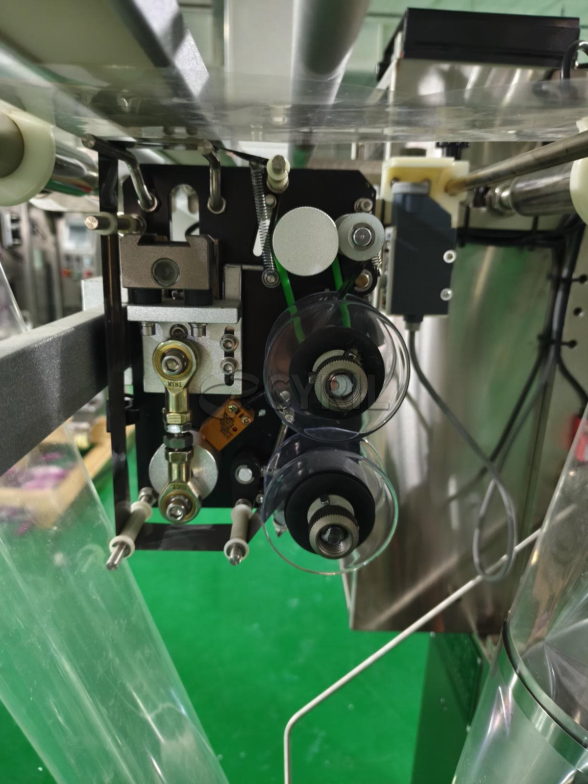 Incline push back seal transparent bag powder packaging machine