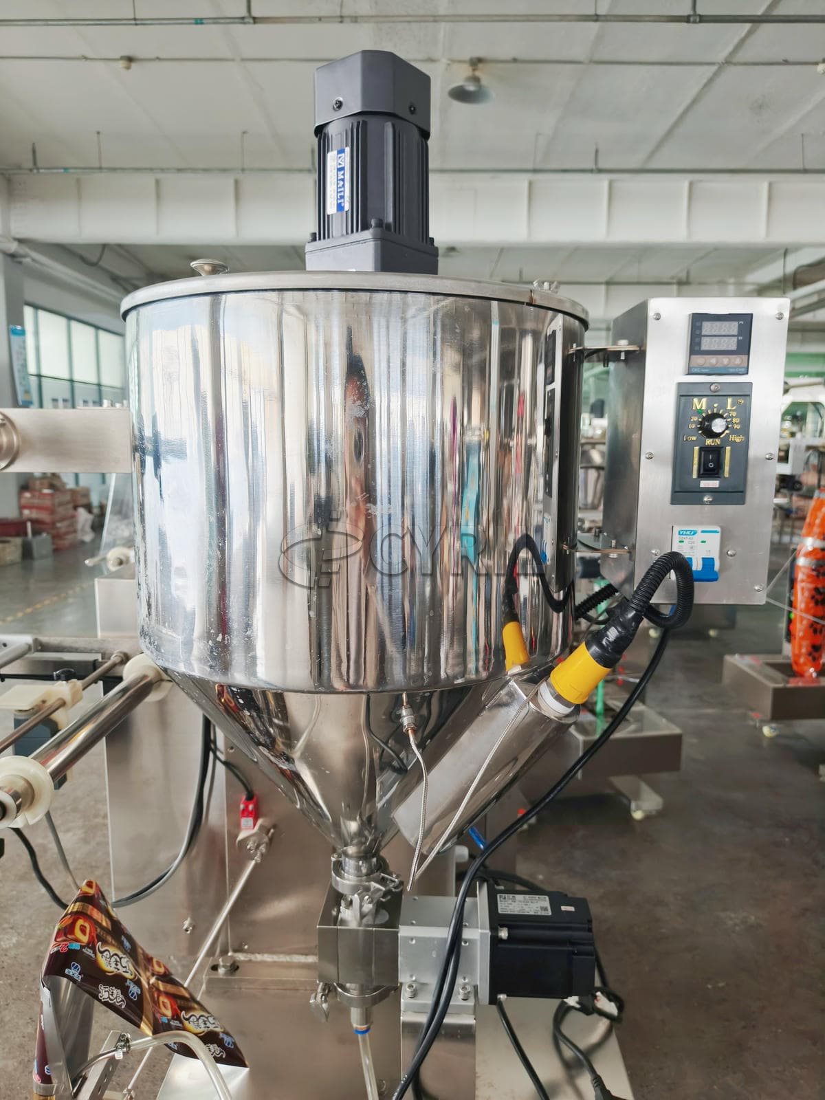 Paste packaging machine + gear pump + round bucket stirring and heating + back sealing