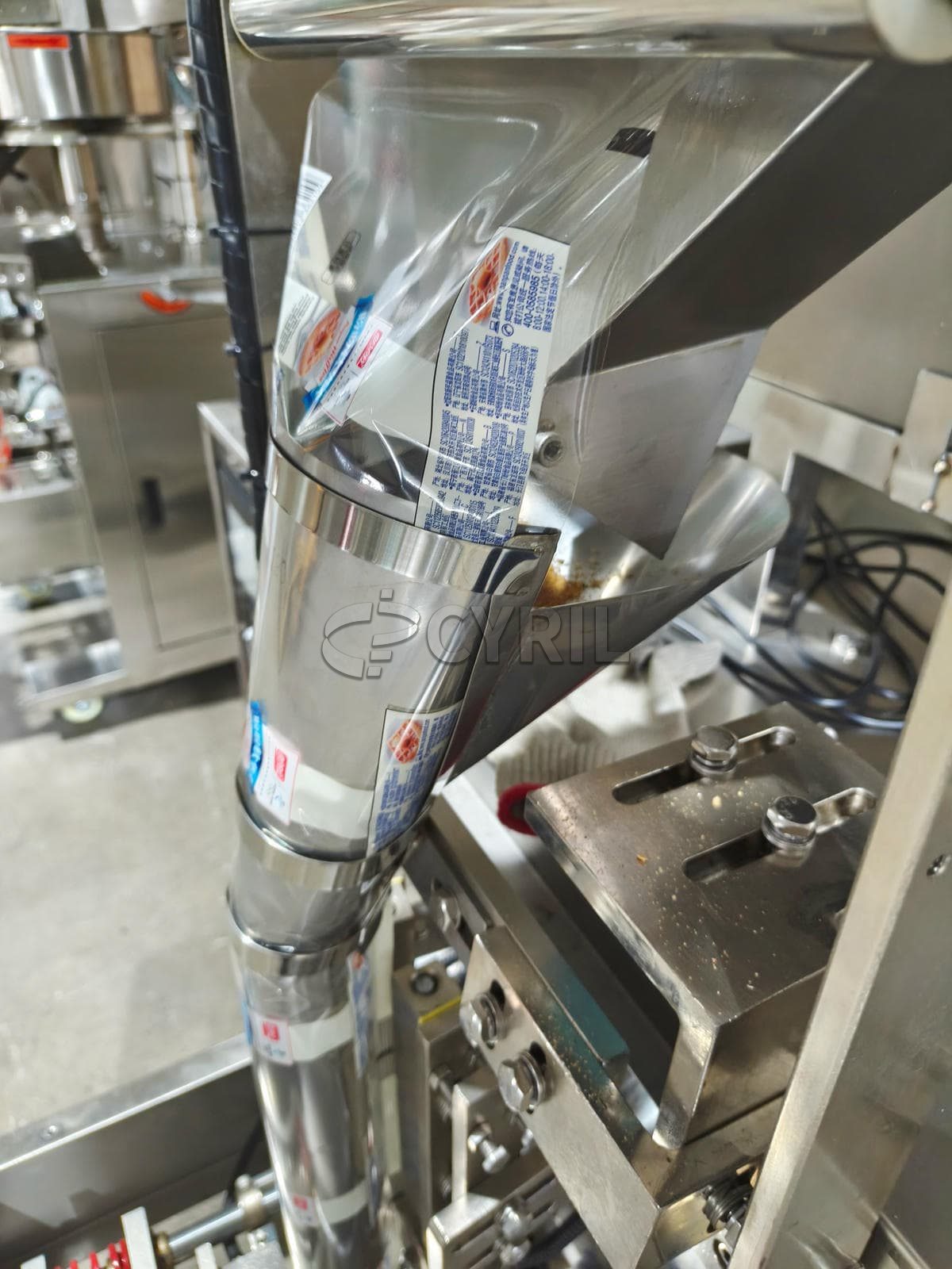 Four-head weighing packaging machine