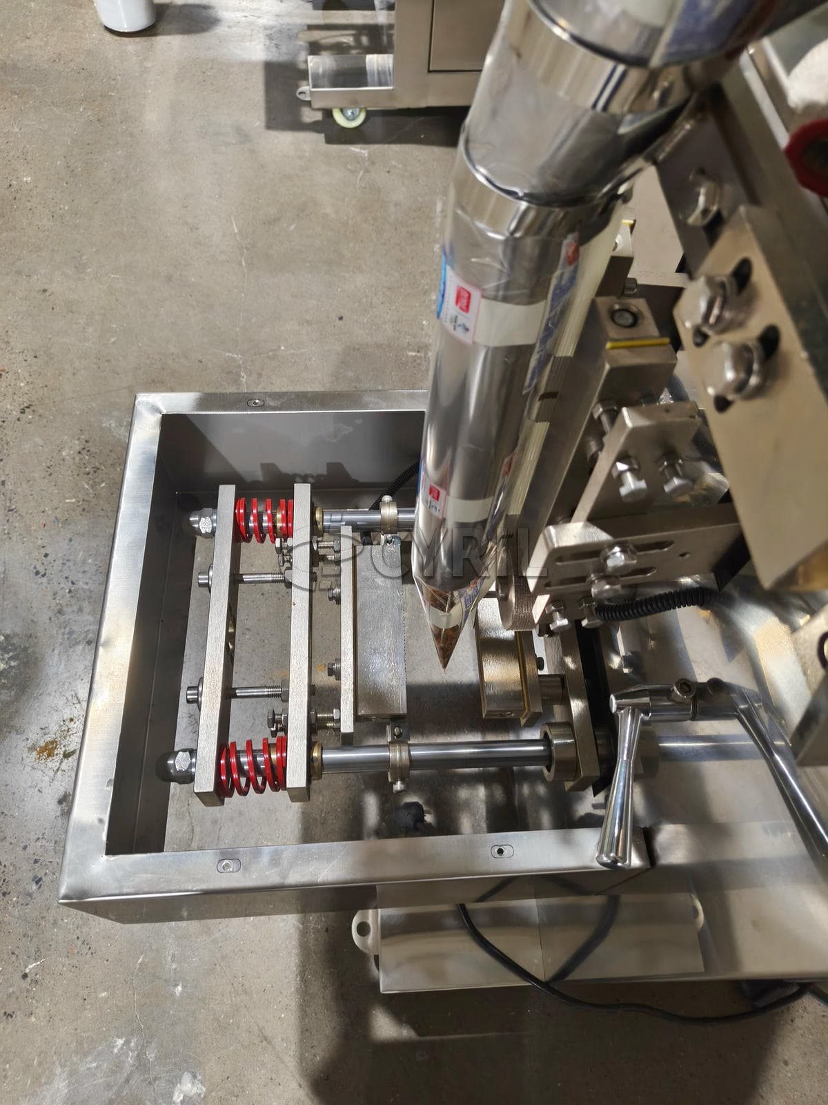 Four-head weighing packaging machine