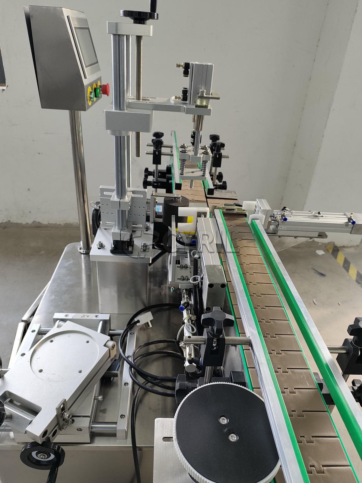 Multifunctional labeling machine