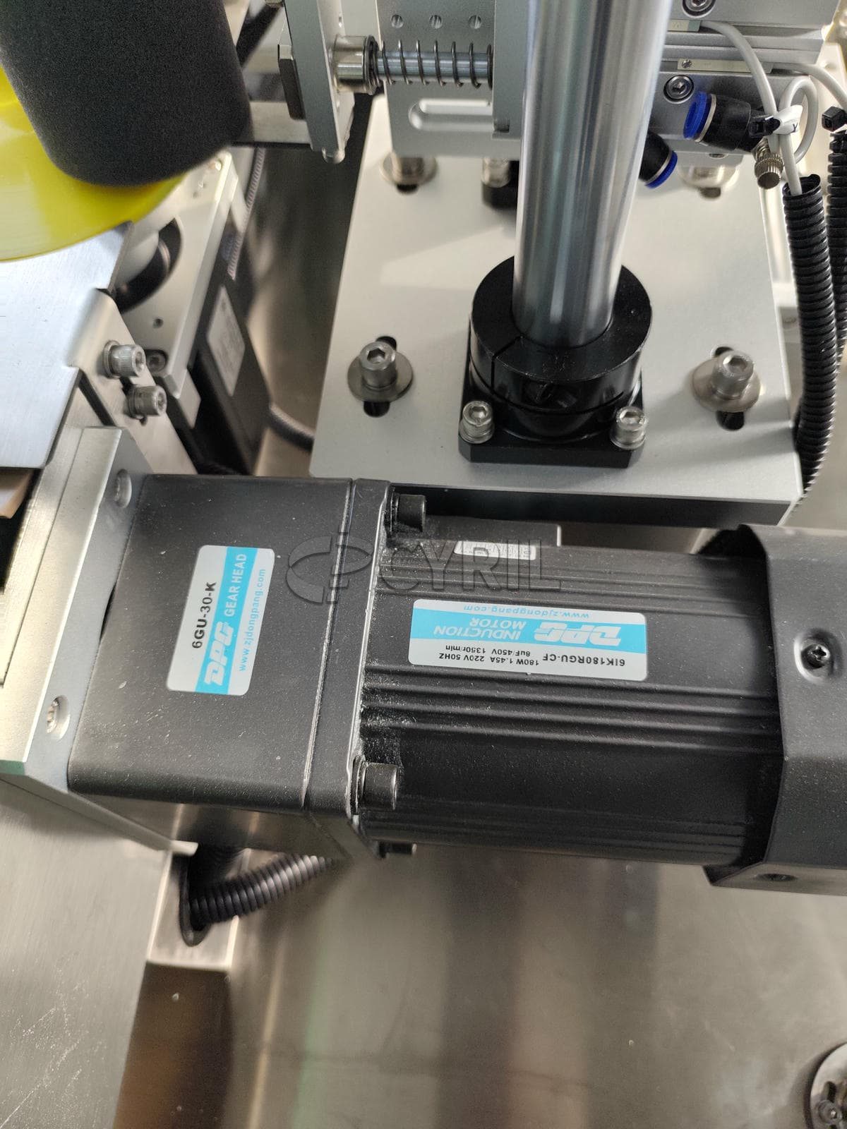 Multifunctional labeling machine