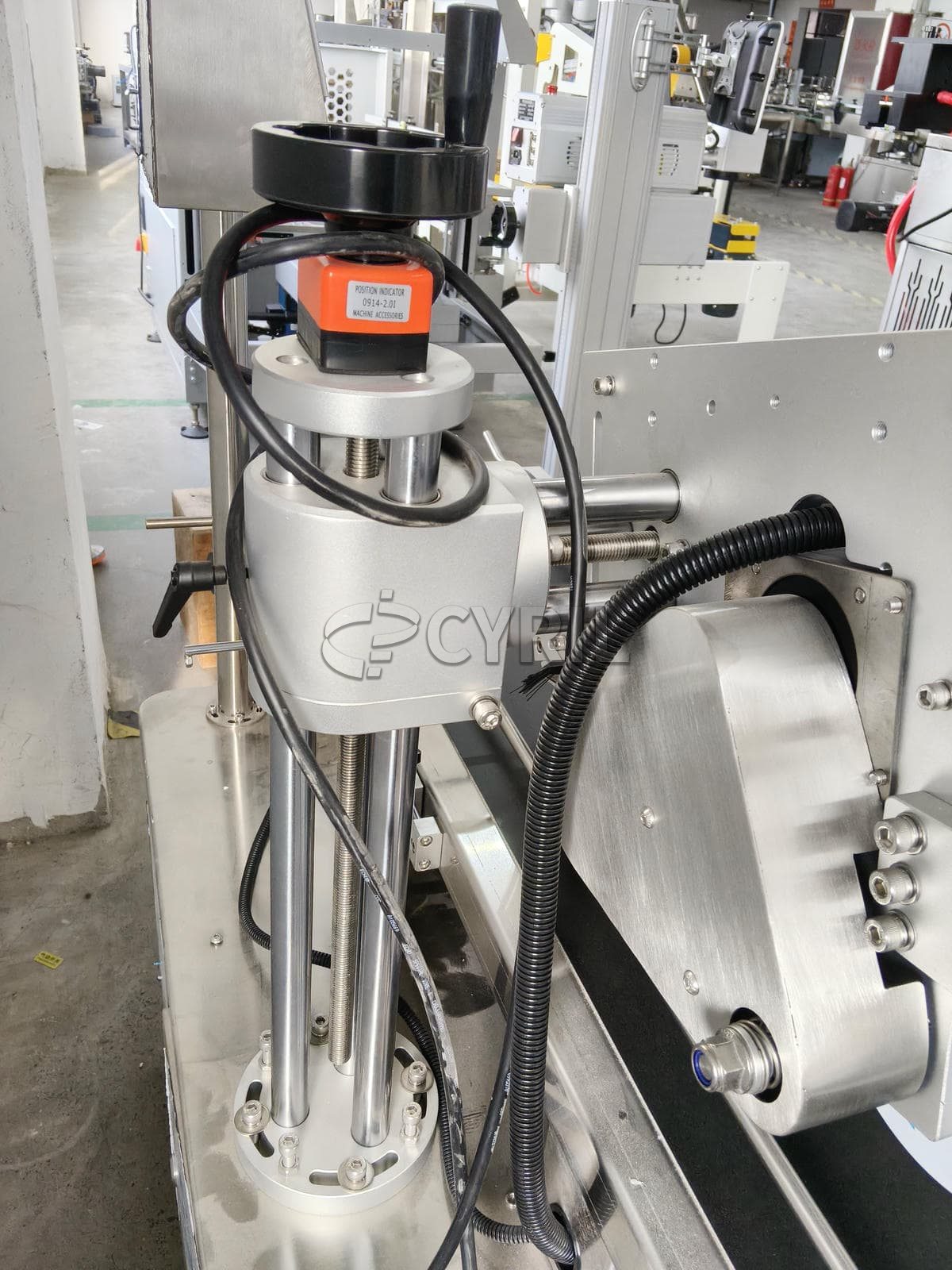 Flat labeling machine