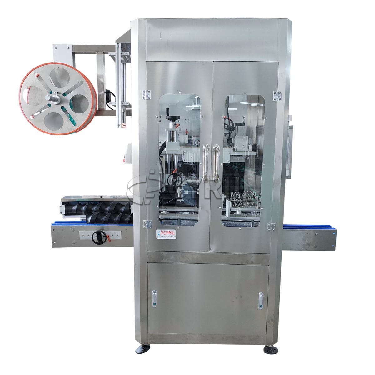 Sleeve labeling machine