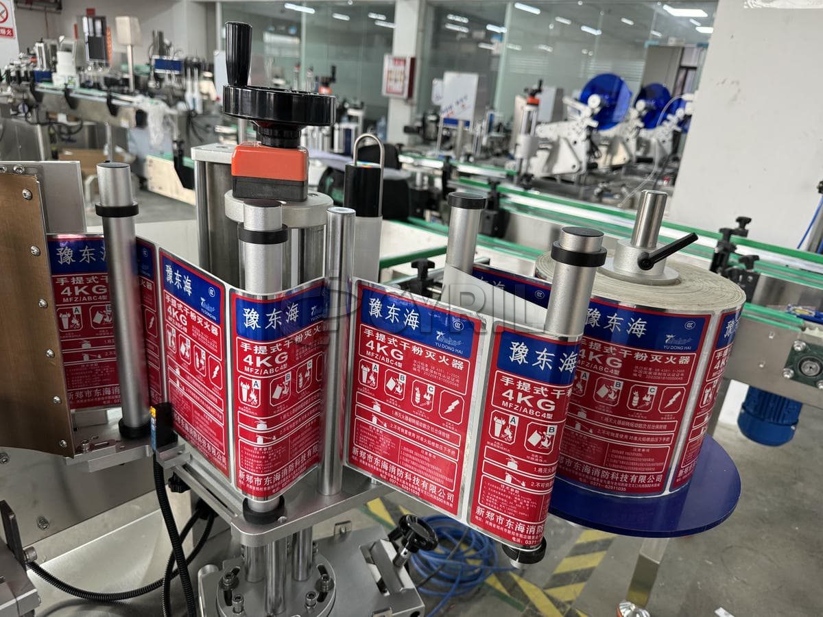 Round bottle positioning long glue stick labeling machine