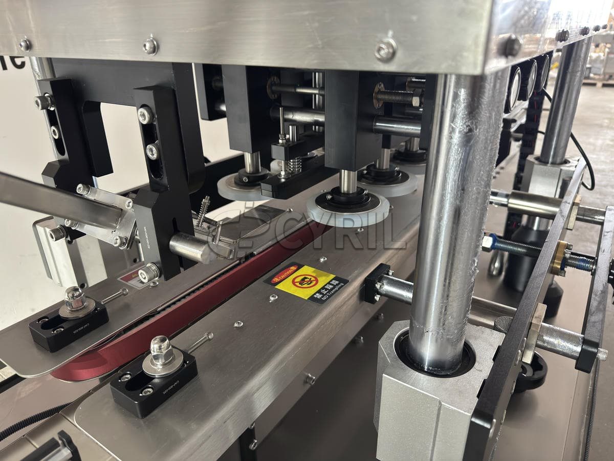 Eight-wheel high-speed capping machine