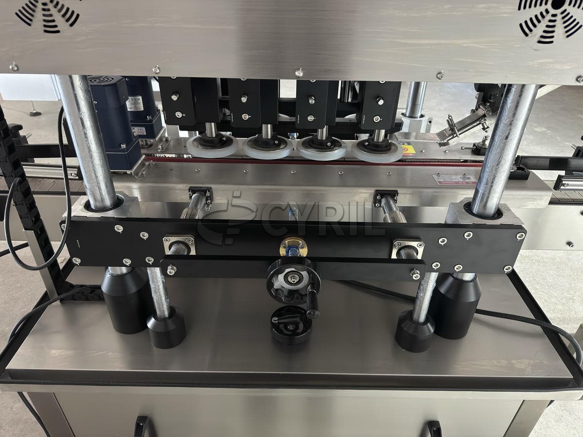 Eight-wheel high-speed capping machine