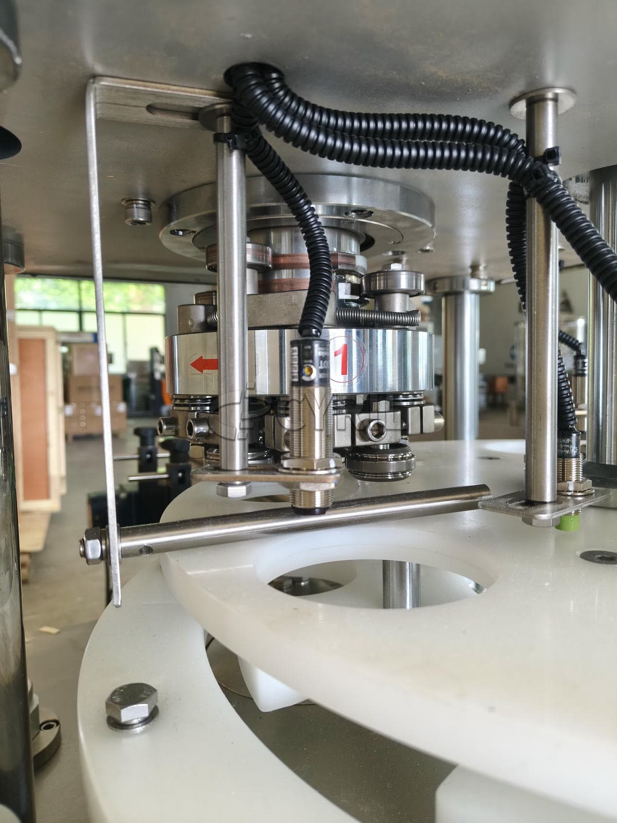 Fully automatic aluminum cap capping and sealing machine