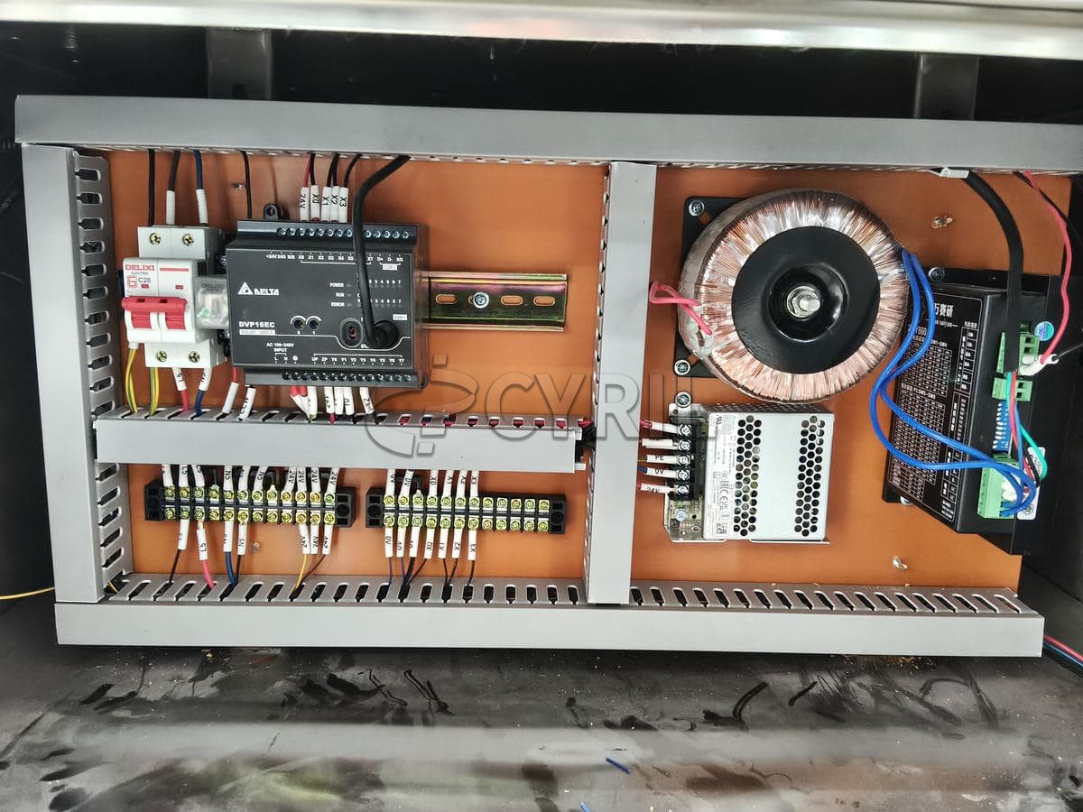 Four-wheel capping and capping machine