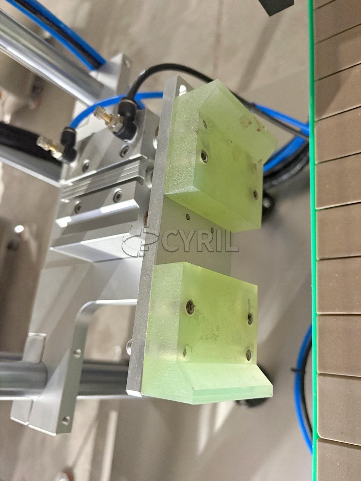 Capping and capping machine