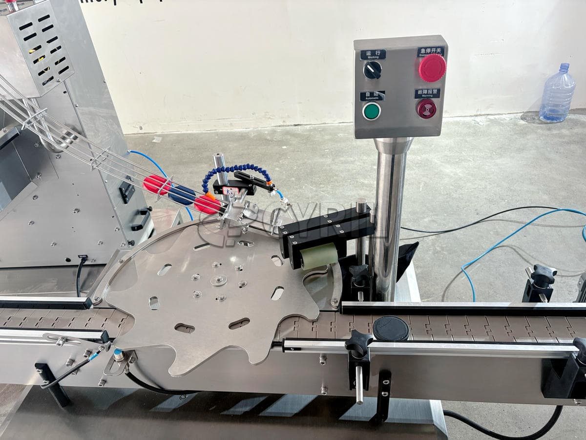 Rotary type cap closing machine + double cap elevator