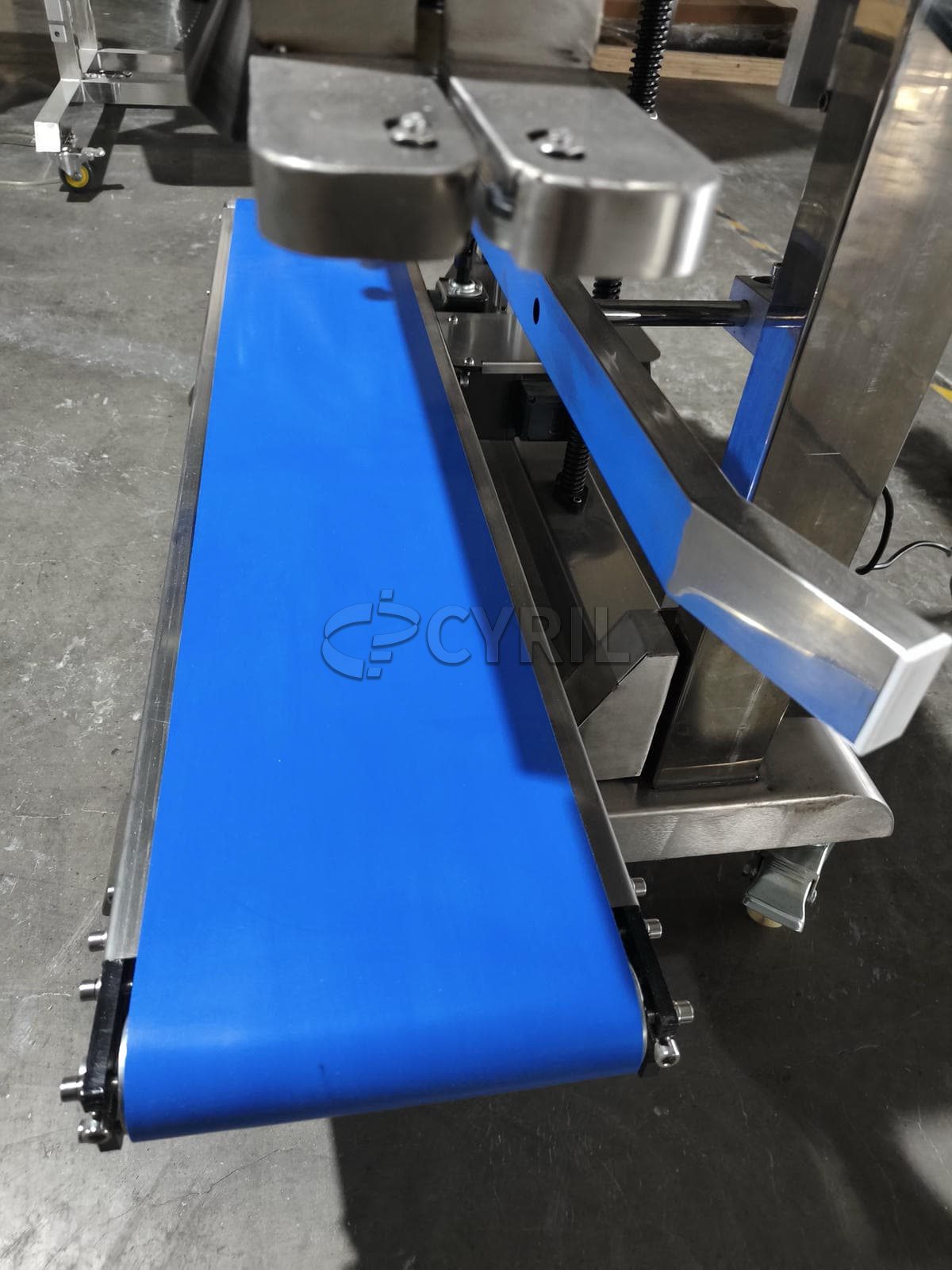 Vertical sealing machine