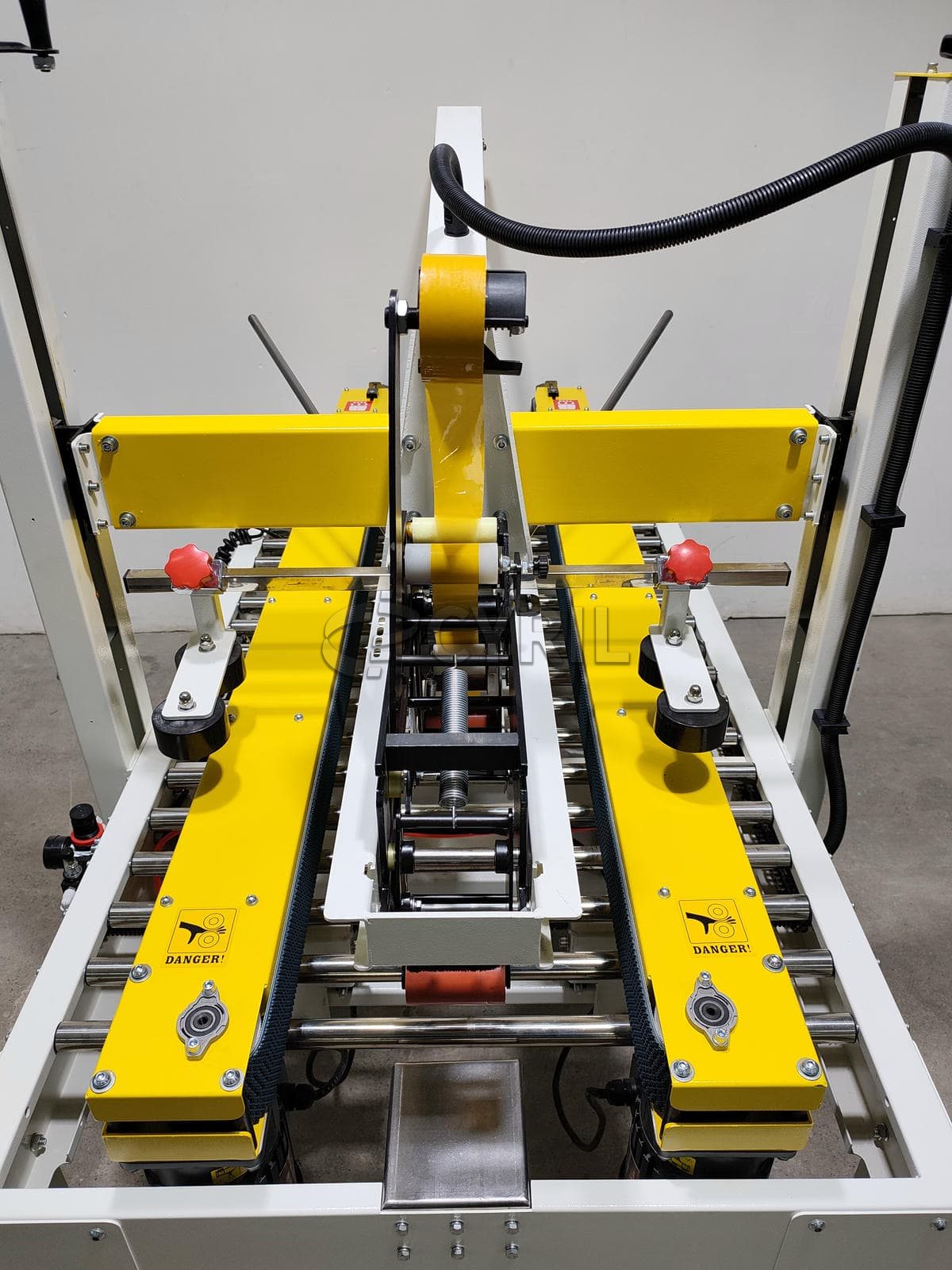 Sealing machine
