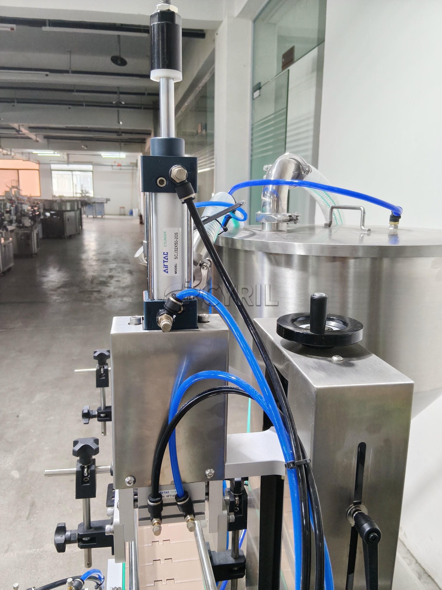 Fully automatic single-head gear pump filling machine