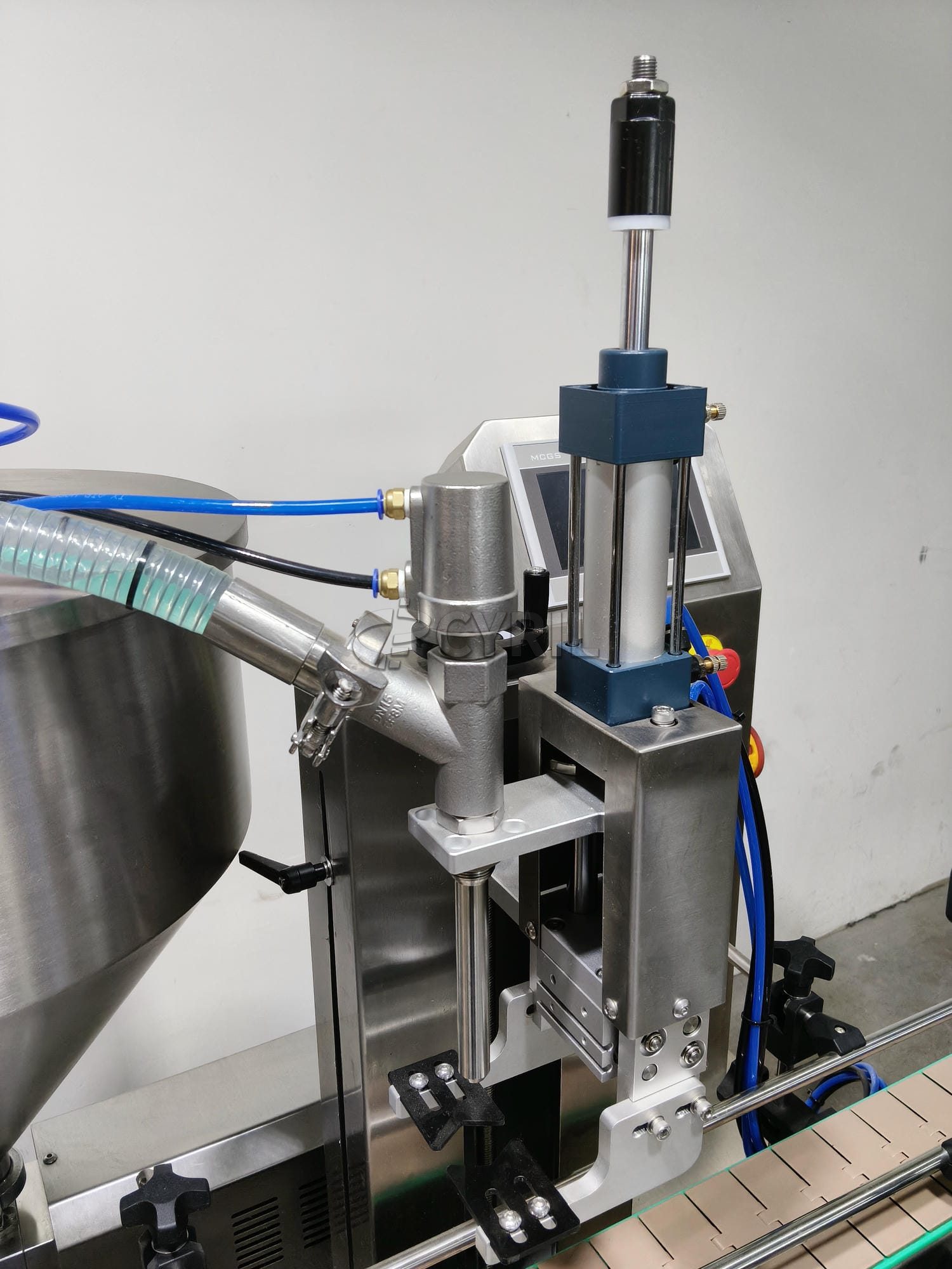 Fully automatic single-head gear pump filling machine