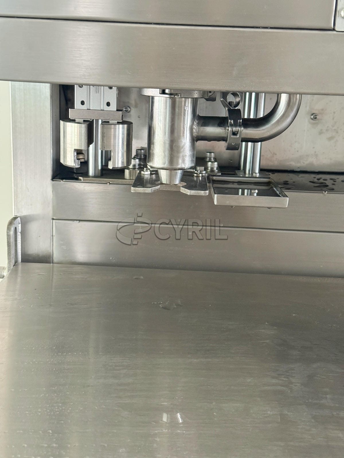 Bag-in-box filling machine
