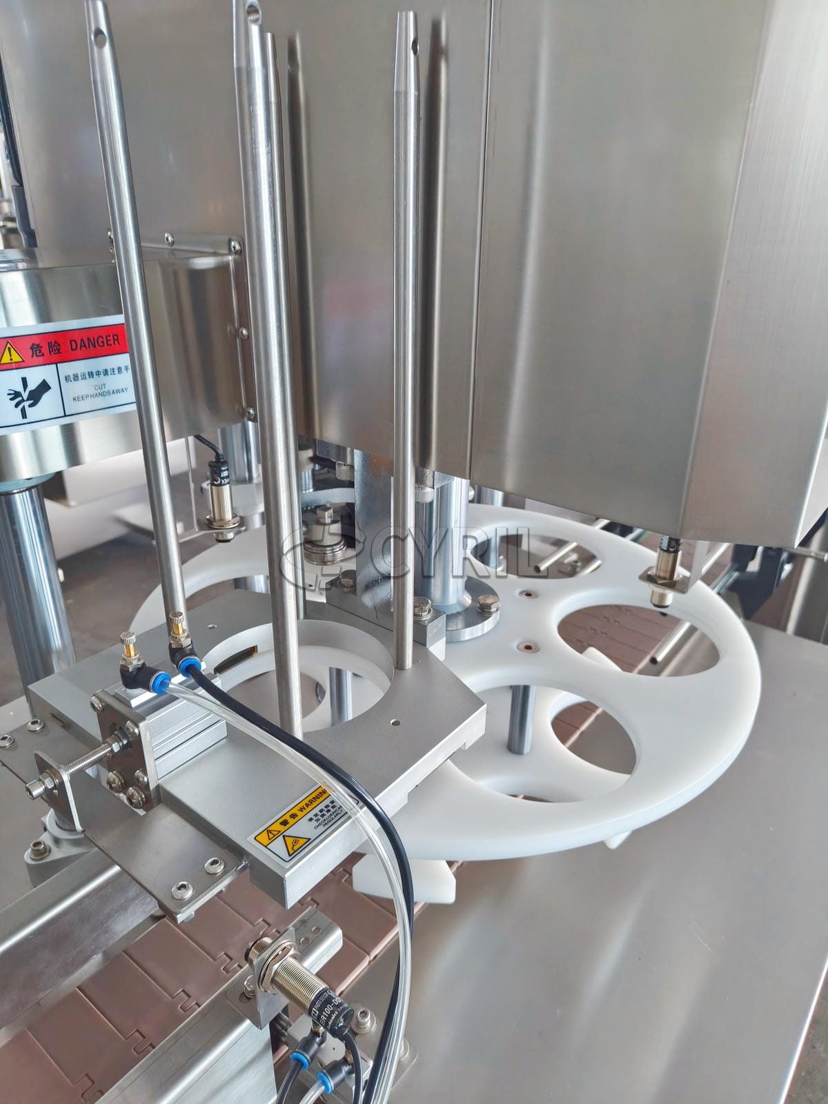 Aluminum cap sealing machine