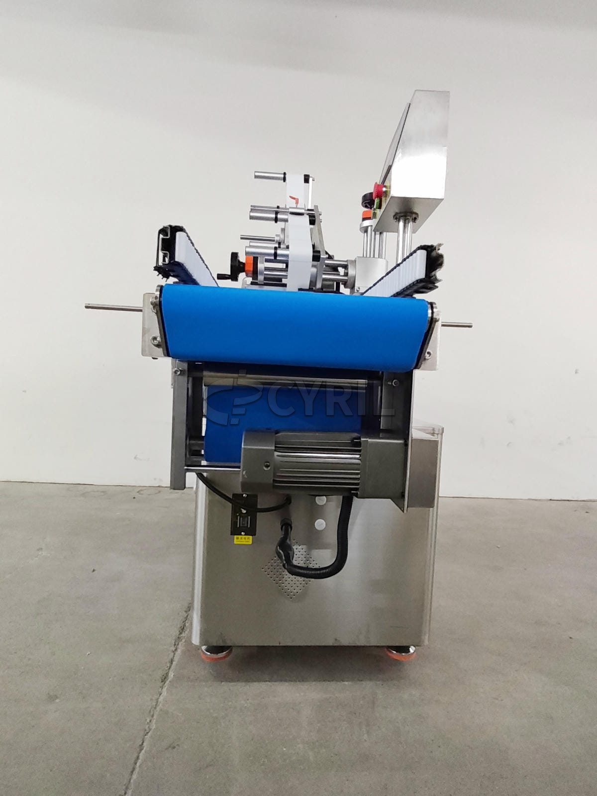 Clamp flat labeling machine