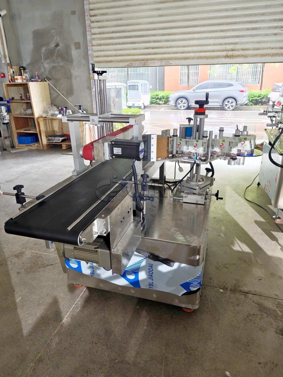 Press top side labeling machine
